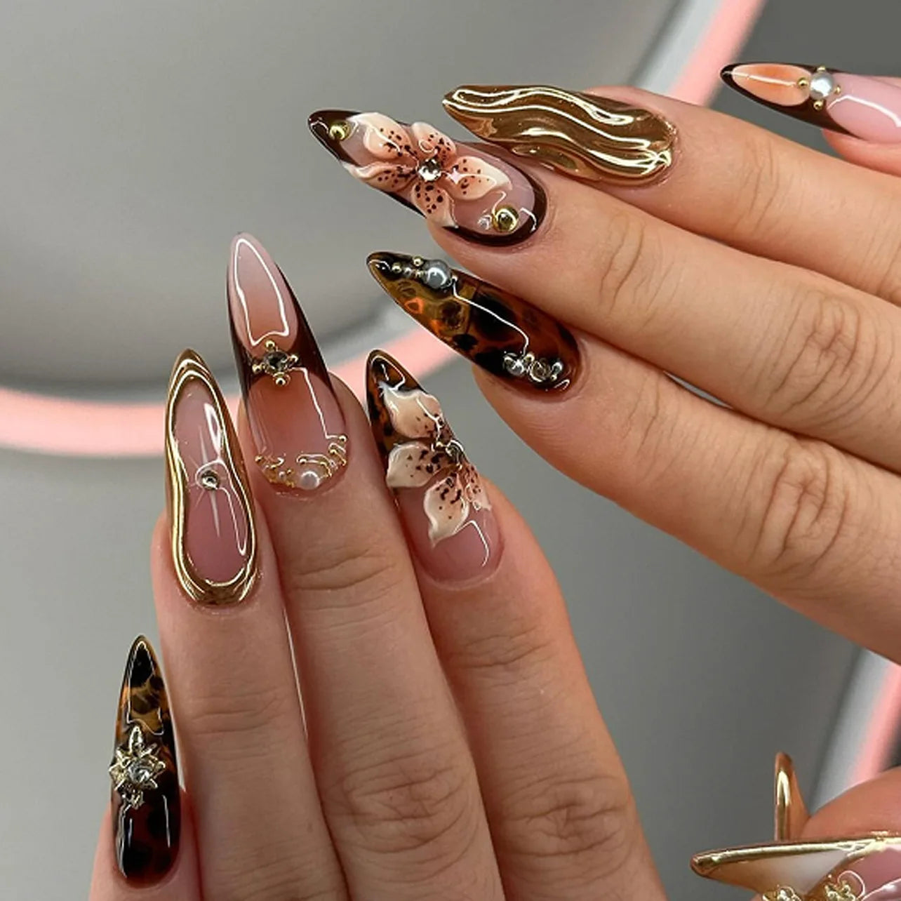 24pcs Baroque Style False Nails with Gold Moon Star Design Almond Fake Nail Patches Wearable Heavy Metal French Press on Nails