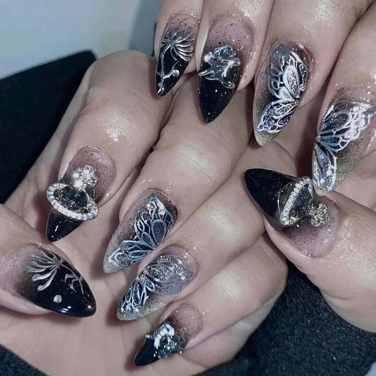 24pcs Baroque Style False Nails with Gold Moon Star Design Almond Fake Nail Patches Wearable Heavy Metal French Press on Nails