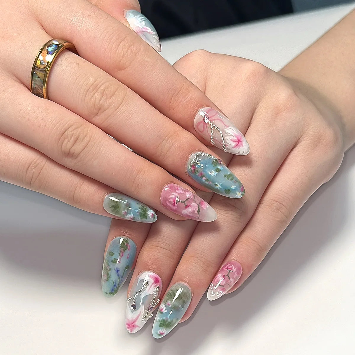 24pcs Baroque Style False Nails with Gold Moon Star Design Almond Fake Nail Patches Wearable Heavy Metal French Press on Nails