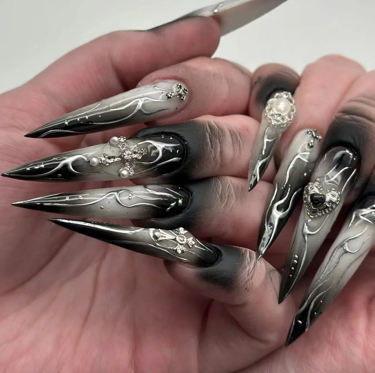 24pcs Baroque Style False Nails with Gold Moon Star Design Almond Fake Nail Patches Wearable Heavy Metal French Press on Nails