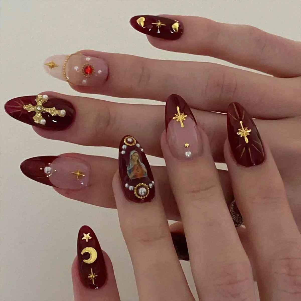24pcs Baroque Style False Nails with Gold Moon Star Design Almond Fake Nail Patches Wearable Heavy Metal French Press on Nails