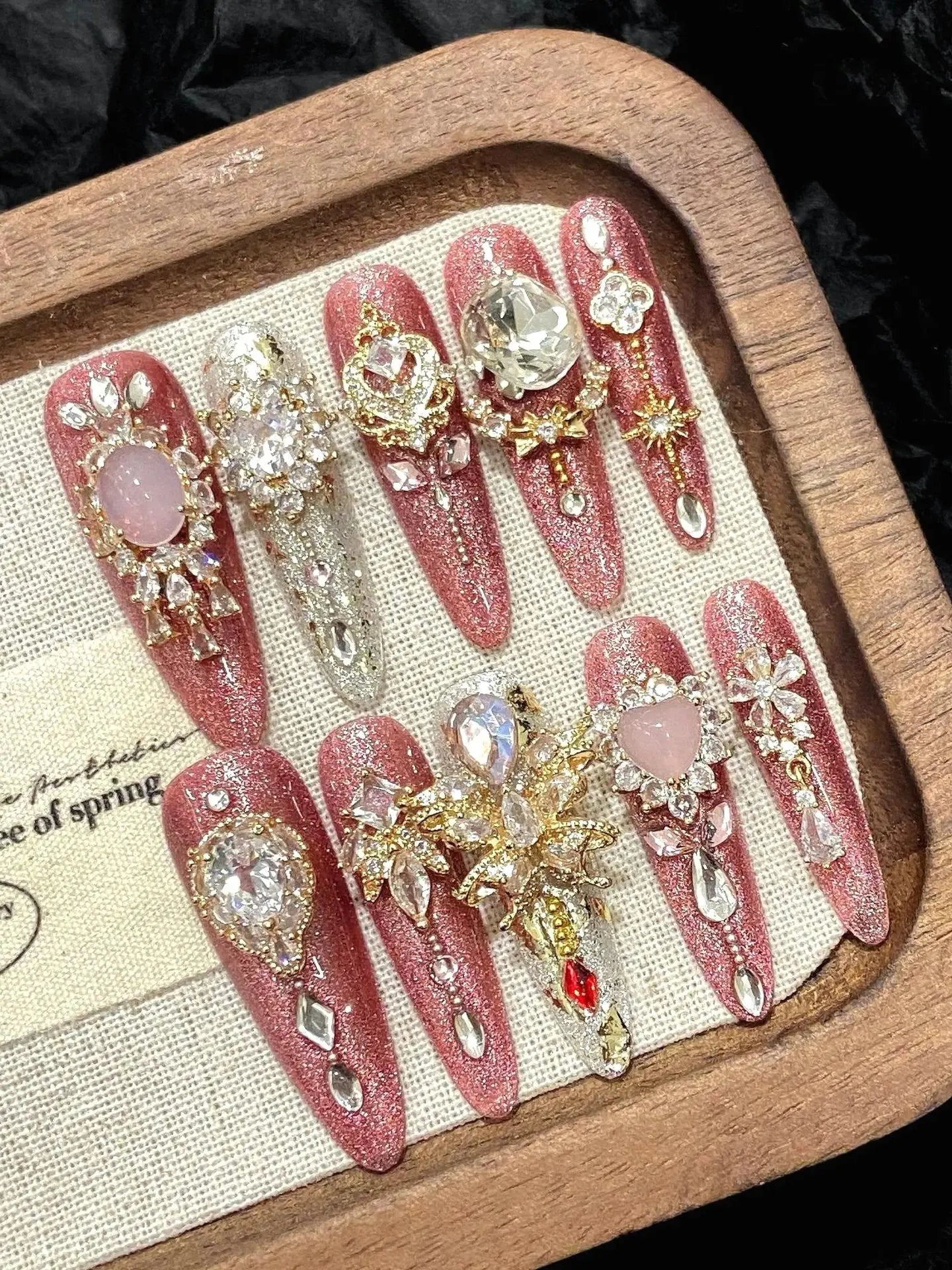 Desert Crown High-End Light Luxury Nail Art Handmade Fashionable Whitening + Noble Style Wearable Manicure