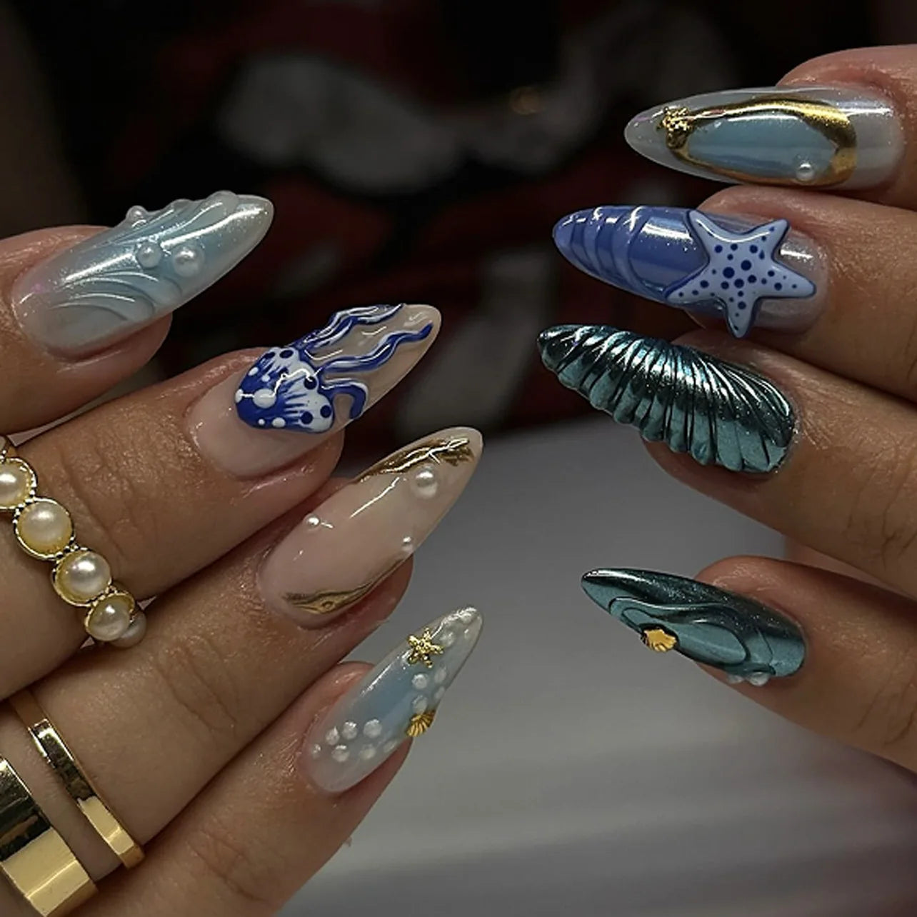 24pcs Baroque Style False Nails with Gold Moon Star Design Almond Fake Nail Patches Wearable Heavy Metal French Press on Nails