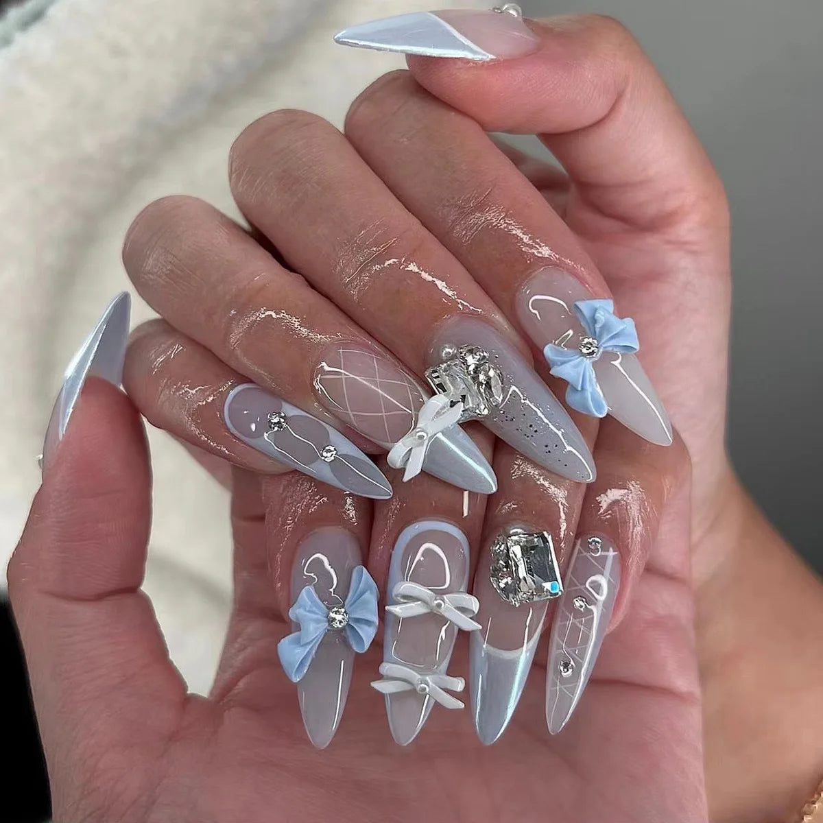 24pcs Baroque Style False Nails with Gold Moon Star Design Almond Fake Nail Patches Wearable Heavy Metal French Press on Nails