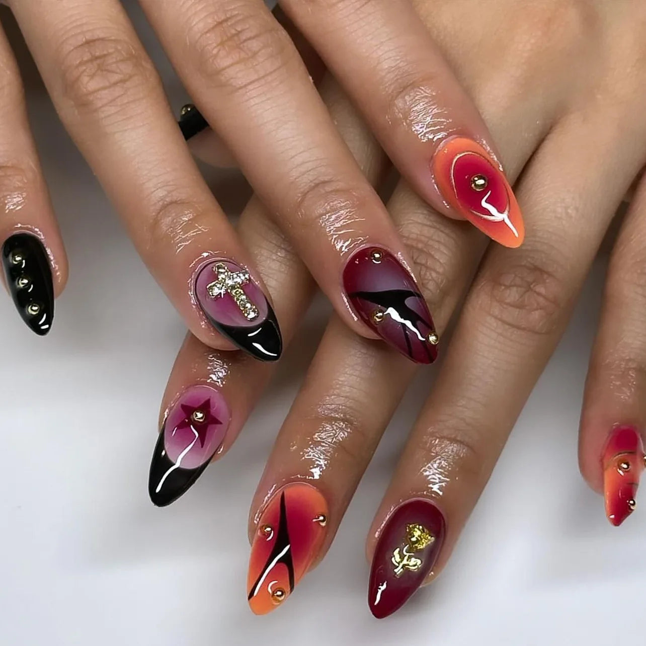 24pcs Baroque Style False Nails with Gold Moon Star Design Almond Fake Nail Patches Wearable Heavy Metal French Press on Nails