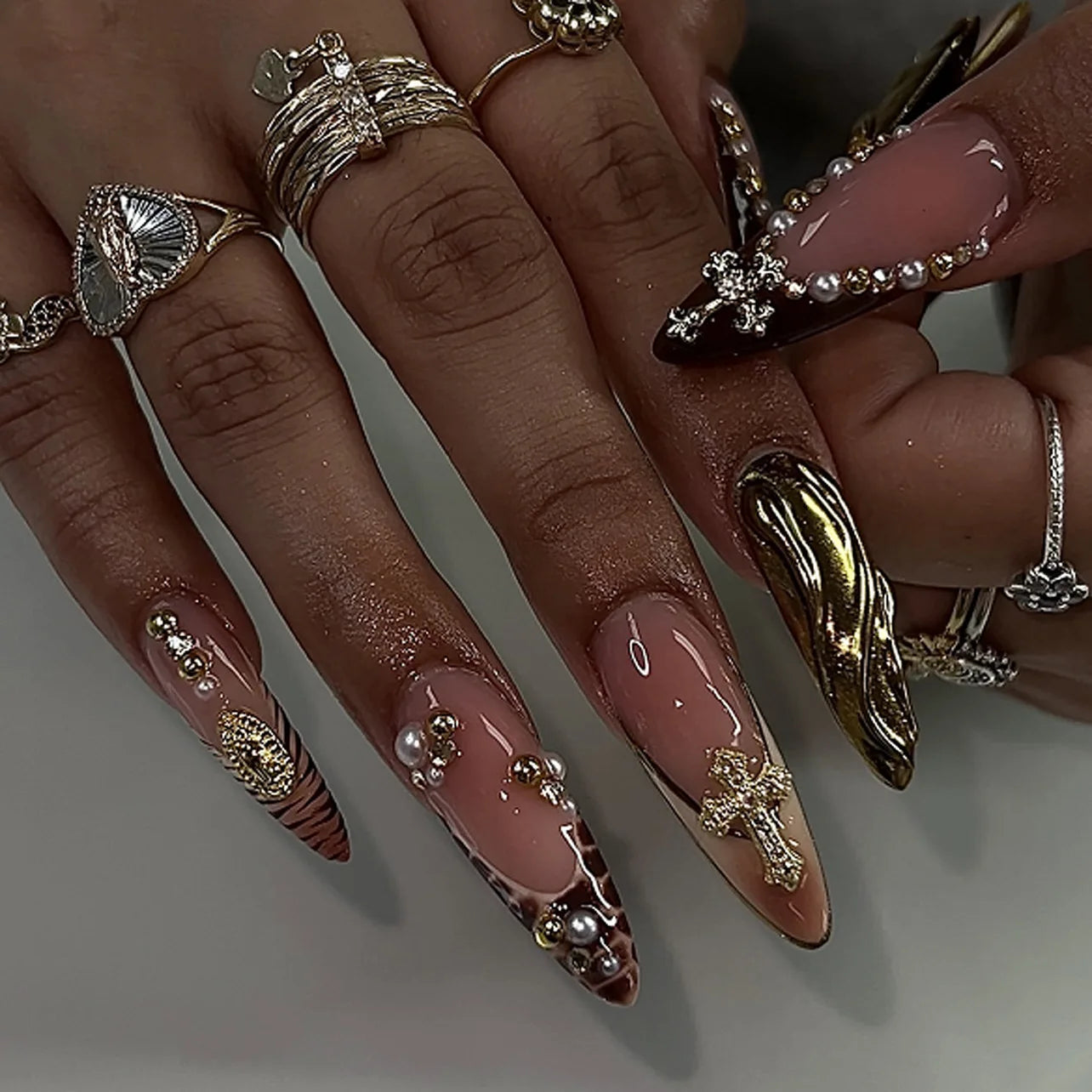 24pcs Baroque Style False Nails with Gold Moon Star Design Almond Fake Nail Patches Wearable Heavy Metal French Press on Nails